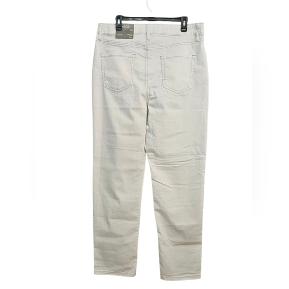 NWTStyle & Co.Women's jeans high-rise straight Leg off-white decorative patches - Picture 4 of 11